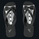 Chanclas Smoking del color del personalizar - padrinos de<br><div class="desc">El tacto perfecto a su playa del destino o boda del poolside. MODIFIQUE los flips-flopes del COLOR para requisitos particulares con un smoking formal negro, una camisa blanca y una imagen de la pajarita. ¡Sus padrinos de boda le ayudarán a casarse en estilo con estos "balanceos formales de moda del...</div>