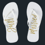 Chanclas Solo Relieve metalizado dorado casado Novia Flip F<br><div class="desc">Solo la tipografía de Relieve metalizado dorado falso casada la playa de novias o la boda de destino Flip Flops</div>