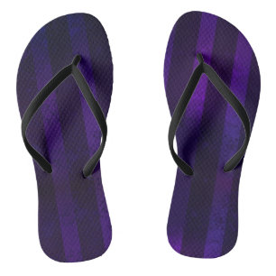Chanclas Spider Steampunk sobre fondo morado