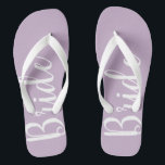Chanclas Tipografía de novia Boda púrpura Flip Flops<br><div class="desc">Nuestras sandalias de novia son perfectas para la novia.</div>