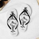 Chanclas Tipografía moderna "doncella de honor"<br><div class="desc">Flip-flops del partido Bridal personalizado con una tipografía de escritura elegante y moderna. Personalizar con el monograma de la novia y el novio, fecha de boda y nombre de la empleada de honor para un diseño único. ¿Buscando un color personalizado? Sin más. Envíe su solicitud a heartlockedstudio en gmail punto...</div>