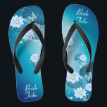 Chanclas Tribu de novias Boda de patrón floral azul turques<br><div class="desc">Este bonito azul presenta elegantes flores de loto sobre un fondo de degradado azul turquesa. Hacen un regalo memorable para los miembros de la fiesta de bodas: tribu de novias, dama de honor, madre de la novia... añadiendo una elegante dosis de glam a tu día de bodas, fiesta de soltera...</div>