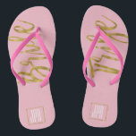 Chanclas Tribu de novias Flip Flops con tipografía monográf<br><div class="desc">La tribu de la novia Flip Flip Flops con la tipografía del Monograma del Relieve metalizado dorado para la perfecta fiesta de la Bachelorette de la playa.</div>