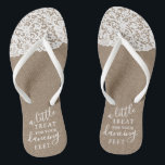 Chanclas Un Pequeño Tratamiento Para Tu Burlap Y Lace De Pi<br><div class="desc">Celebre con estilo con estos modernos chanclos bodas. Este diseño es fácil de personalizar con tu propia redacción y tus invitados estarán encantados cuando reciban estos fabulosos favores de fiesta.</div>