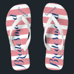 Chanclas Una empleada doméstica de honor y rosa<br><div class="desc">Patrón de franjas rosadas y navales personalizadas: cambie a cualquier color haciendo clic en personalizar. Y di lo que quieras. Haz de estos unos pequeños "flops" que tengan tu mensaje. ¡Habla de la playa!</div>