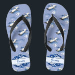 Chanclas Vintage Blue White Chinoiserie Crane Boda Groom<br><div class="desc">El diseño presenta un patrón de chinoiserie vintage de grúas voladoras de color azul y blanco y una tipografía de palabras bodas clásicas. Es genial para el novio, ya que añade una elegante dosis de glam a tu día de moda chinoiserie, fiesta de soltera u otra celebración. ♥ Personalizar con...</div>