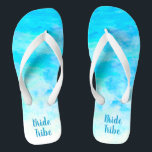 Chancletas con Monograma Simple Gradiente Azul Acu<br><div class="desc">Este elegante par de chanclas de color azul aqua degradado es un regalo memorable para los miembros del grupo de la boda: novia,  damas de honor,  madre de la novia,  madrina...  Añadirán una dosis elegante de glamour a tu día de boda,  despedida de soltera u otra celebración.</div>