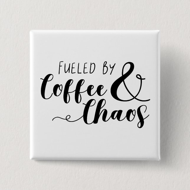 Chapa Cuadrada Alimentado Por El Café Y El Caos (Anverso)