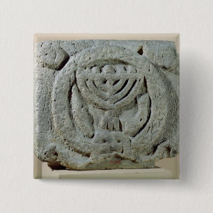 Chapa Cuadrada Alivio que representa un menorah