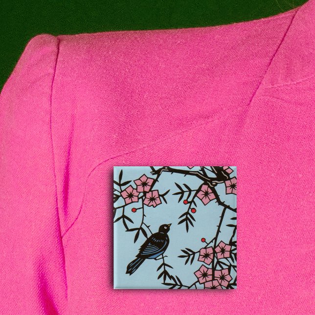 Chapa Cuadrada Árbol negro de cerezo de cerezo (Pretty black bird in abstract cherry blossom tree on light blue square pin back button.)