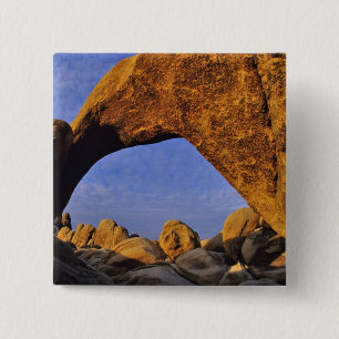 Chapa Cuadrada Arch Rock en el Parque Nacional Joshua Tree en