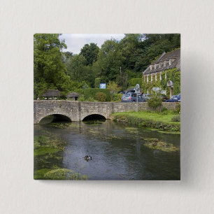 Chapa Cuadrada Arroyo de truchas en el pueblo de Bibury,