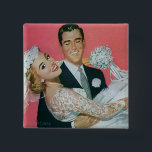 Chapa Cuadrada Boda Vintage recién casada, Groom llevando novia<br><div class="desc">El amor ilustracion vintage y la imagen boda romántica con un novio atractivo que lleva a su bella novia recién casada. ¡Un diseño retro de los años 50!</div>