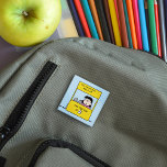 Chapa Cuadrada Cacahuetes | Lucy y el Médica están<br><div class="desc">Lucy es la chica cangrejo,  bosnia y obstinada que acosa a la mayoría de los otros personajes de la tira cómica,  particularmente a Linus y Charlie Brown. Echa un vistazo a este bonito diseño de cacahuetes con Lucy y su puesto de consejo.</div>