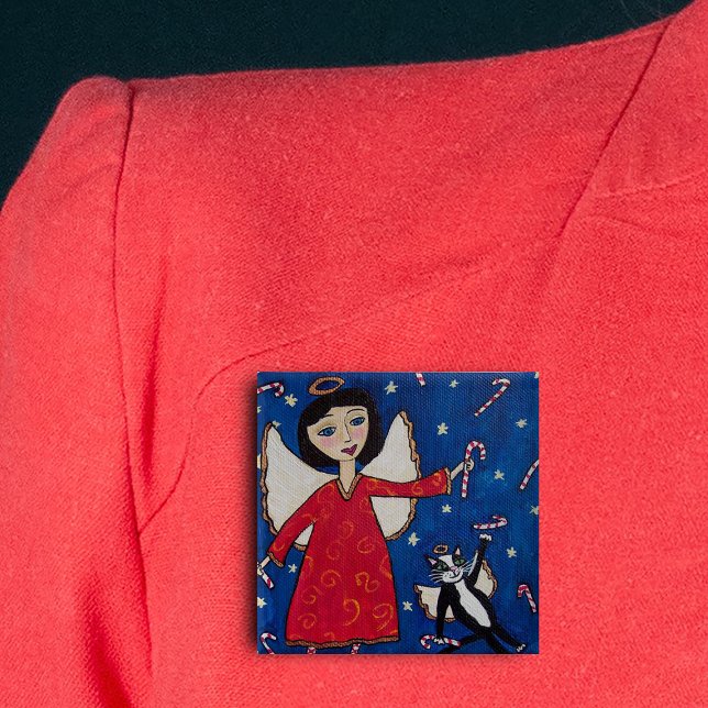 Chapa Cuadrada Candy Cane Angel Cat Navidades de arte folclórico (Angel in red dress floating in sky with angel cat and candy canes on Christmas pin back button.)