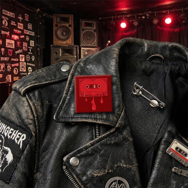 Chapa Cuadrada Cassette de audio sangrante (Subido por el creador)