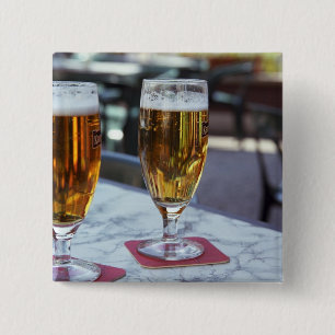 Chapa Cuadrada Chablis; dos cervezas frescas en verano caliente d