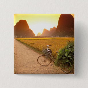 Chapa Cuadrada China, Guangxi. Yangzhou, Bicicleta en el campo