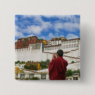 Chapa Cuadrada China, Tíbet, Lhasa, monje tibetano con Potala