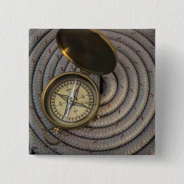 Chapa Cuadrada Compás antiguo en cubierta del velero (Anverso)