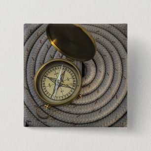 Chapa Cuadrada Compás antiguo en cubierta del velero