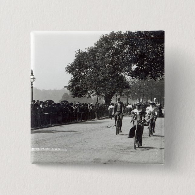Chapa Cuadrada Completando un ciclo en Hyde Park, c.1910 (Anverso)