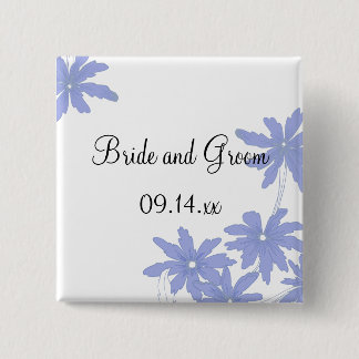 Chapa Cuadrada Daisies de color azul perwinkle sobre Boda blanco