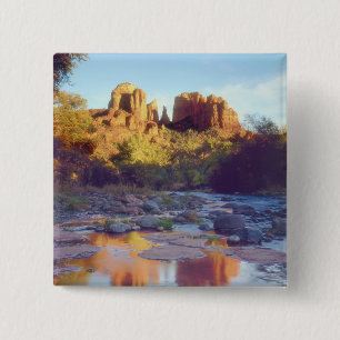 Chapa Cuadrada EE. UU., Arizona, Sedona. Cathedral Rock reflejand