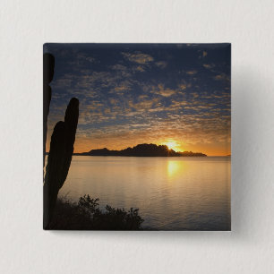 Chapa Cuadrada El amanecer sobre Isla Danzante en el Golfo de