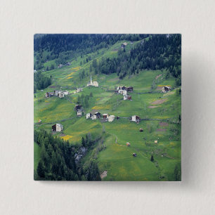 Chapa Cuadrada Europa, Italia, Dolomitas. Este pequeño pueblo