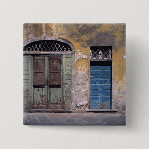 Chapa Cuadrada Europa, Italia, Lucca. Estas viejas puertas añaden
