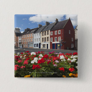 Chapa Cuadrada Flores a lo largo de una calle en un área