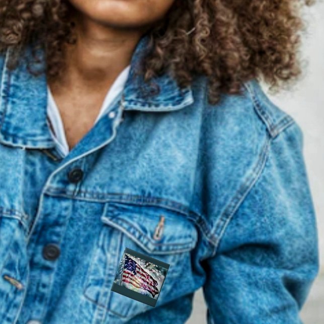 Chapa Cuadrada Fondo de fuegos artificiales    (Wear your patriotism on your jacket, with the Fireworks Backdrop Button!)