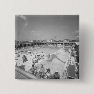 Chapa Cuadrada Gente que se relaja en la piscina al aire libre