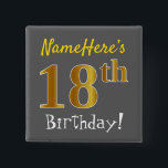 Chapa Cuadrada Gris, Faux Gold 18th Birthday, con nombre personal<br><div class="desc">Este sencillo diseño de botón cuadrado muestra un mensaje como "¡Nombre, este es el cumpleaños número 18!", con el "18" con un aspecto de color falso/imitación de oro, en un fondo de color gris (gris). El nombre se puede personalizar. Botones como este podrían ser usados por los invitados en una...</div>