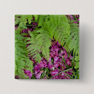 Chapa Cuadrada Helechos del bosque con pétalos de flores rosadas