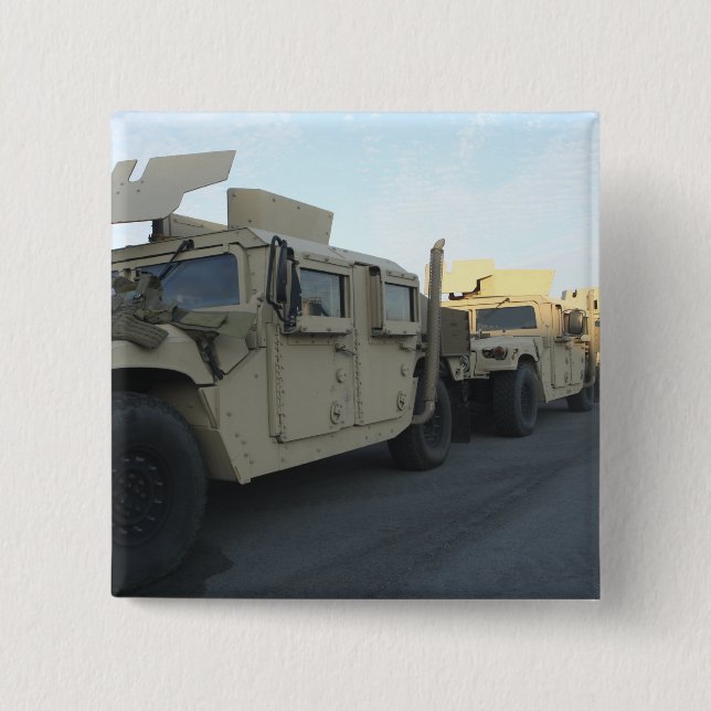 Chapa Cuadrada Humvees sentados en el muelle de Morehead City (Anverso)