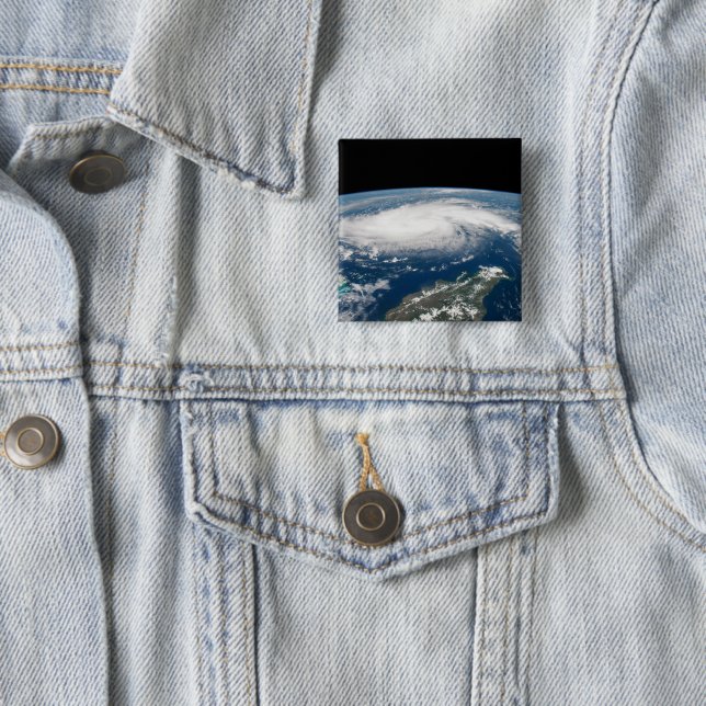 Chapa Cuadrada Huracán Dorian Sobre El Océano Atlántico. (In situ)