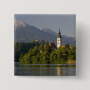 Chapa Cuadrada Iglesia de la Asunción en la isla en el lago