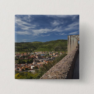 Chapa Cuadrada Italia, Cerdeña, Bosa. Vista de la ciudad desde Ca