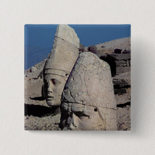 Chapa Cuadrada Jefe de Zeus-Oromandes y una diosa