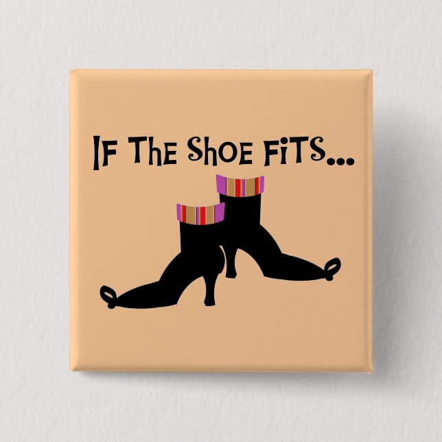 Chapa Cuadrada La bruja calza las camisetas y los regalos (Anverso)