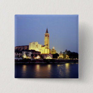 Chapa Cuadrada La iglesia de Sant'Anastasia en Verona, Italia.