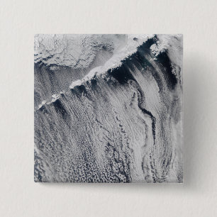 Chapa Cuadrada La nube modela visible sobre la isla Aleutian