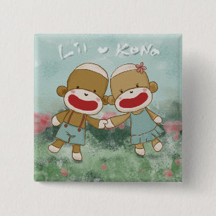 Chapa Cuadrada Lil y Kona Holding Hands