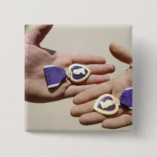 Chapa Cuadrada Los beneficiarios de Purple Heart exhiben sus