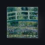 Chapa Cuadrada Los lirios de agua de Claude Monet y el puente jap<br><div class="desc">1899. Claude Monet (14 de noviembre de 1840 a 5 de diciembre de 1926) fue fundador de la pintura impresionista francesa, y el profesional más consistente y prolífico de la filosofía del movimiento de expresar las percepciones propias ante la naturaleza, especialmente en lo que se refiere a la pintura al...</div>