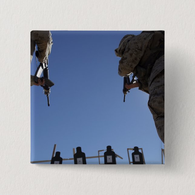 Chapa Cuadrada Los marines cambian revistas en medio de disparos (Anverso)