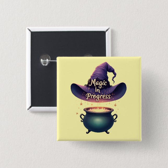 Chapa Cuadrada Magic In Progress Witch Hat & Cauldron Button (Anverso y reverso)