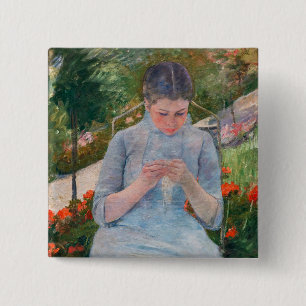 Chapa Cuadrada Mary Cassatt - Chica cosiendo en un jardín